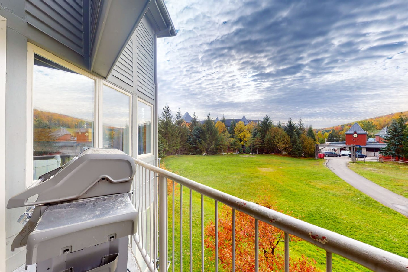 Bright & Spacious Condo, Mins to Blue & Mtn Views | Photo 18