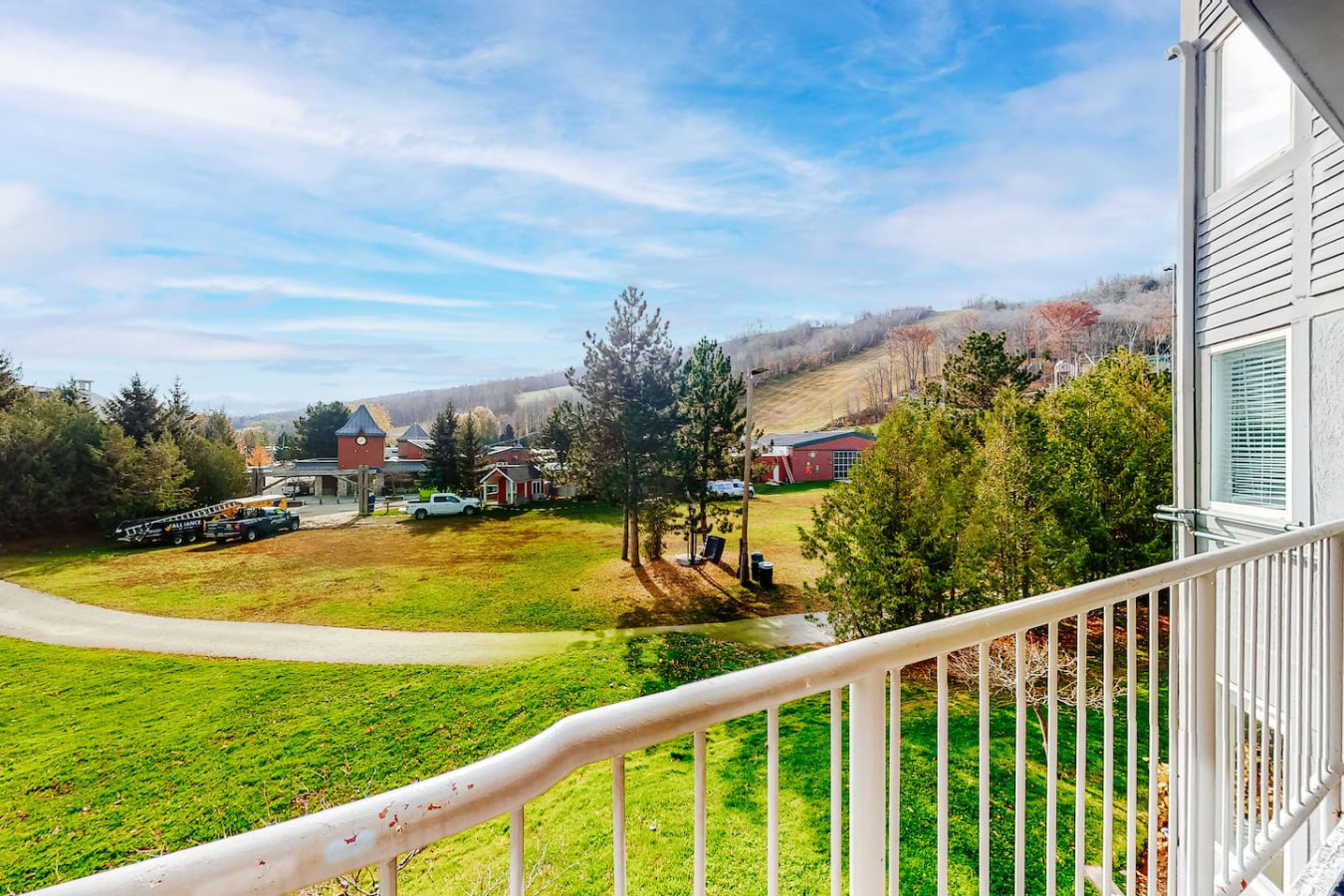 Bright & Spacious Condo, Mins to Blue & Mtn Views | Photo 4