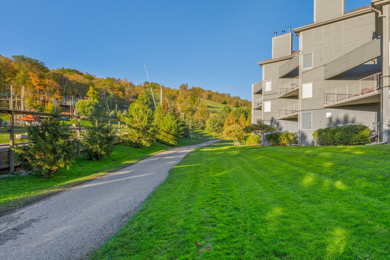 Bright & Spacious Condo, Mins to Blue & Mtn Views | Photo 24