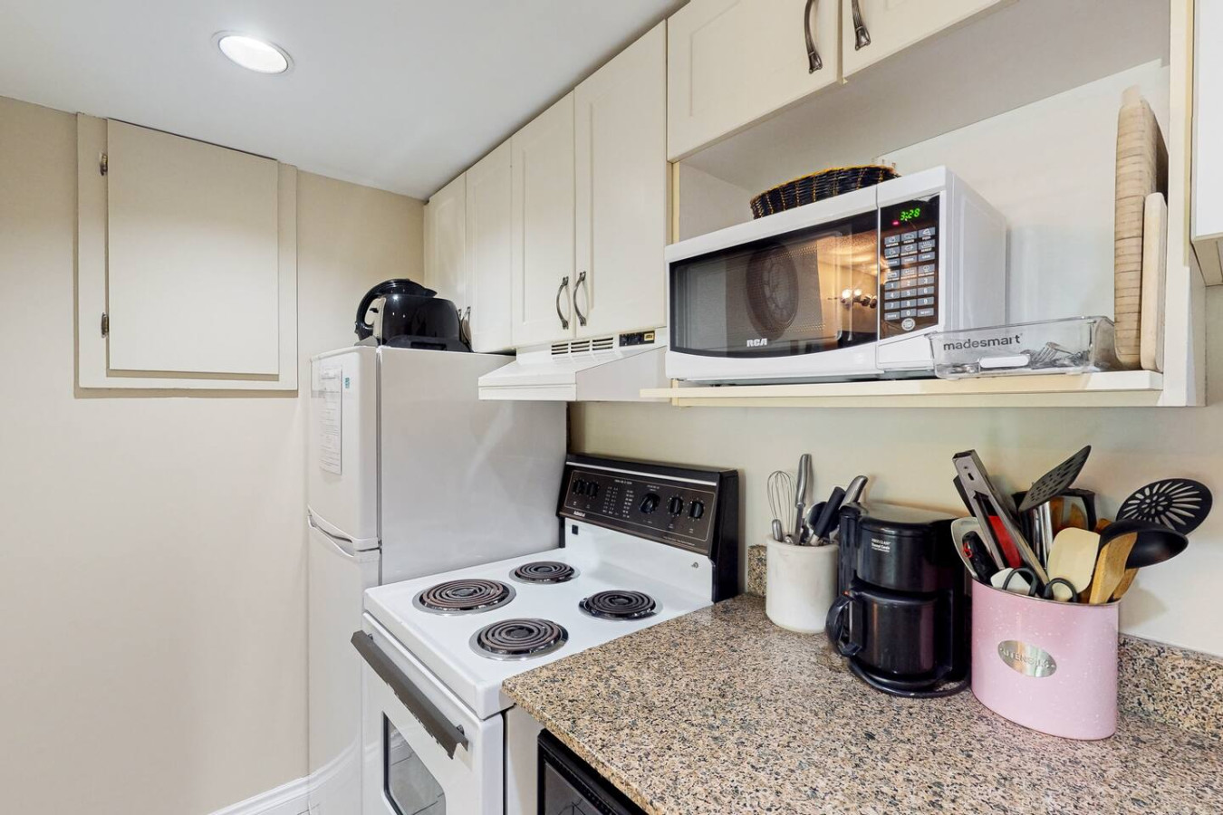 Cozy BM Studio | Pool, Hot Tub, Tennis | Photo 7