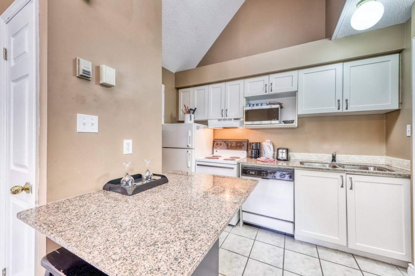 Spacious North Base Condo - Pool, Hot Tub, Tennis | Photo 2