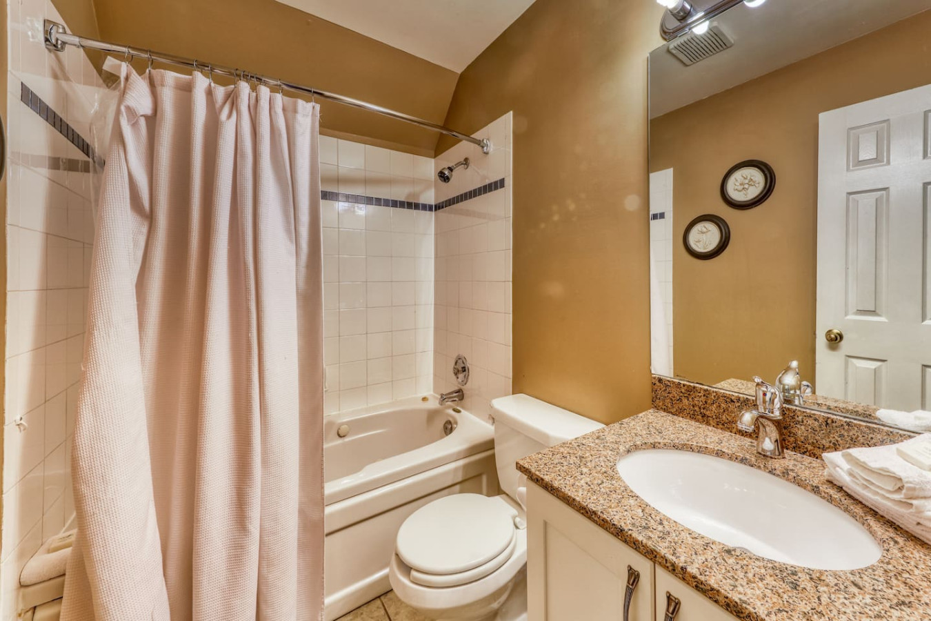 Spacious North Base Condo - Pool, Hot Tub, Tennis | Photo 10