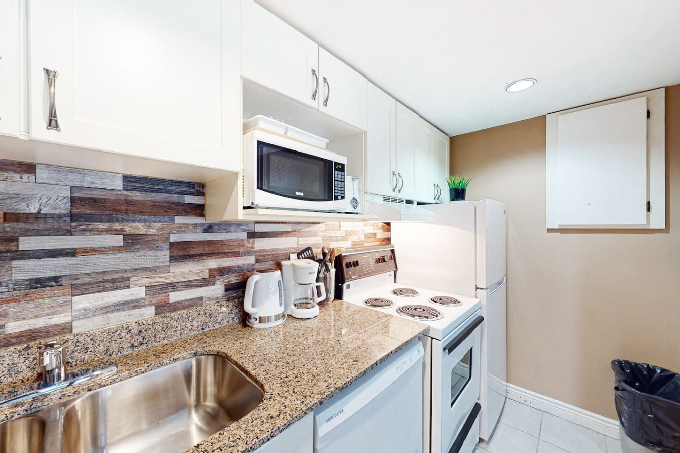 BM Studio w/ Large Patio | Pool, Hot Tub, Tennis | Photo 11