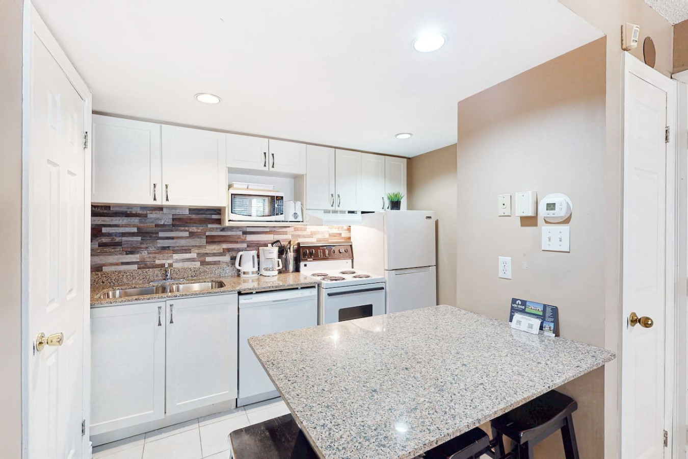 BM Studio w/ Large Patio | Pool, Hot Tub, Tennis | Photo 2