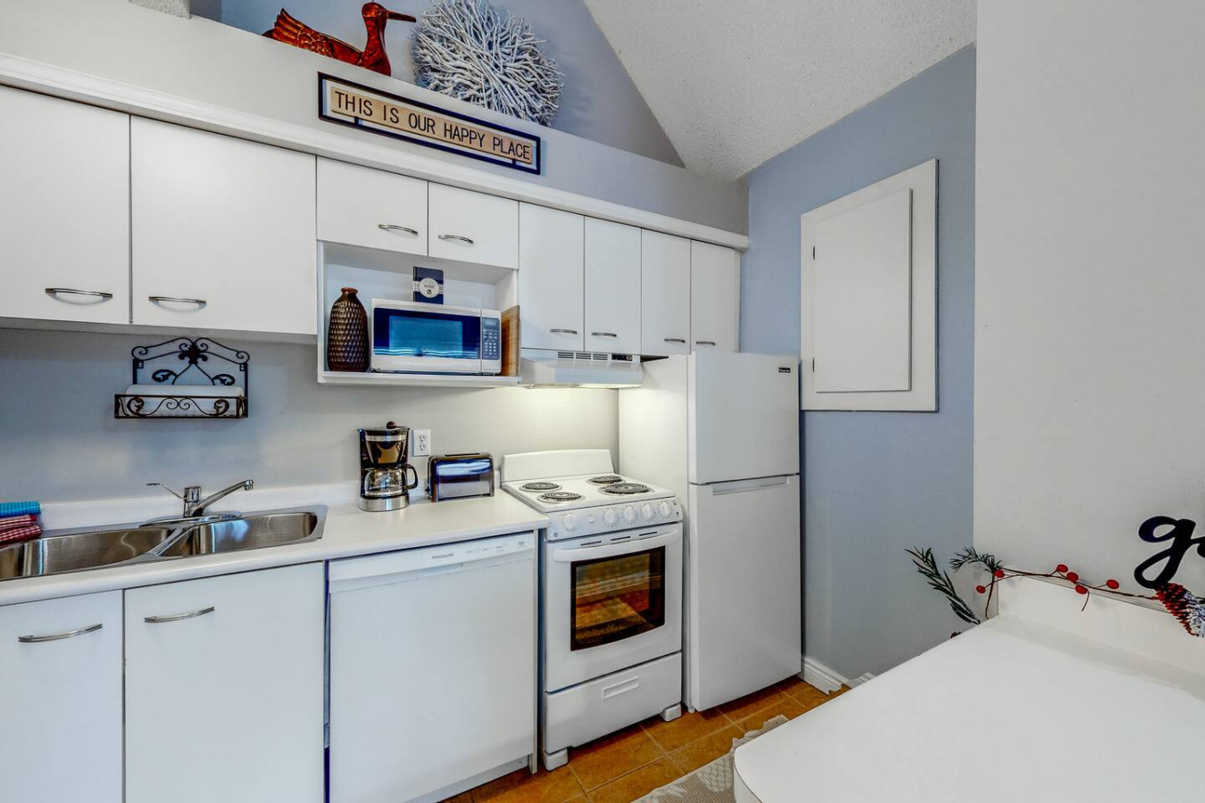 Hideaway at North Creek w/ Hot Tub, Tennis, Pool! 7