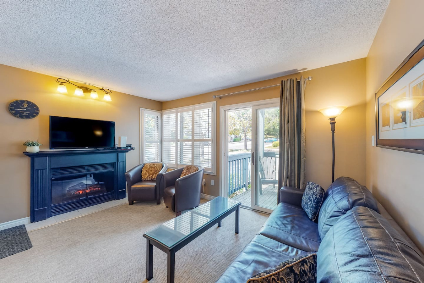 Cozy Creek Retreat: Pool, Hot Tub, Tennis!