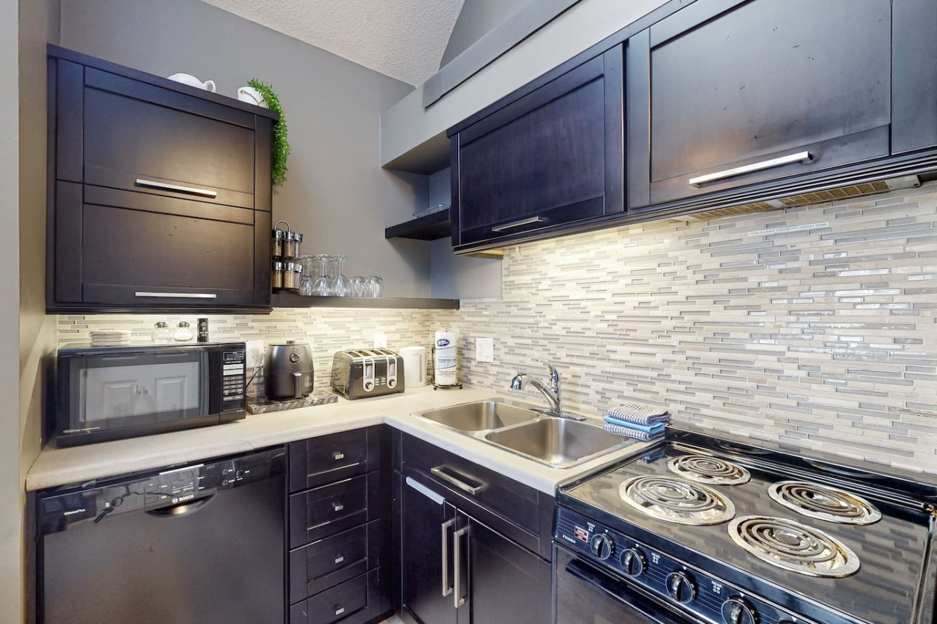 The Adventure Pad: Pool, Hot Tub, Tennis! | Photo 2