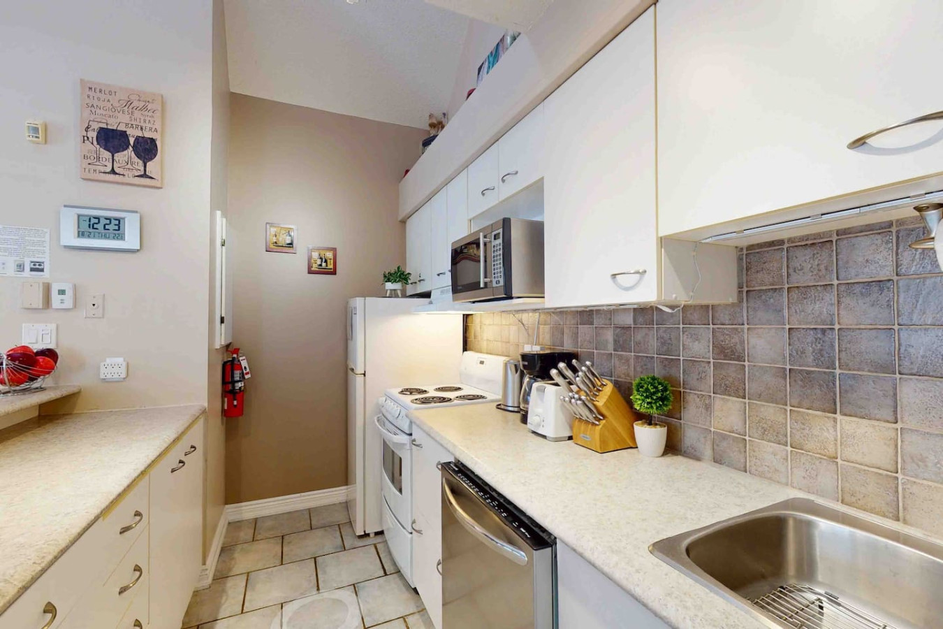 Blue Vibes Only: Pool, Hot Tub, Tennis! | Photo 7