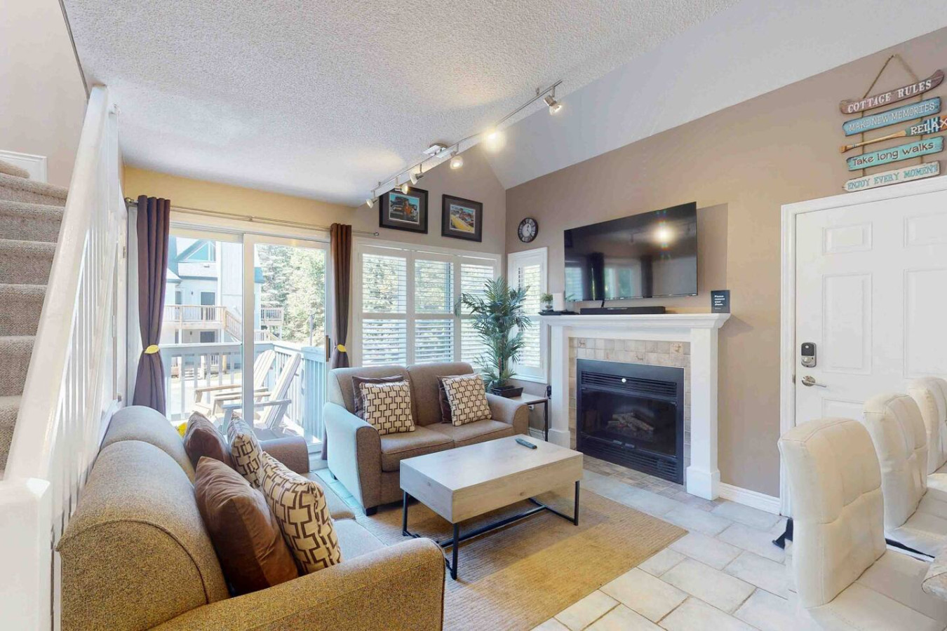 Blue Vibes Only: Pool, Hot Tub, Tennis!