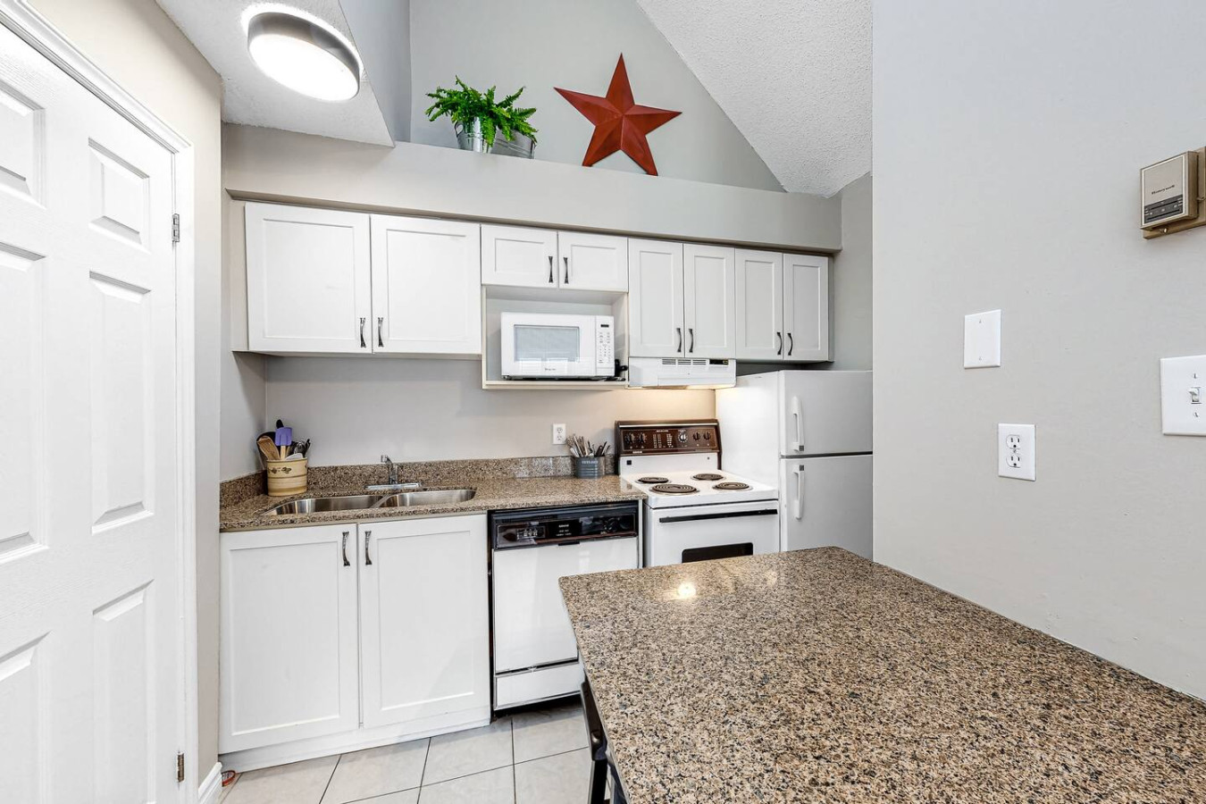 North Creek Nest at BM with Pool, Hot Tub, Tennis | Photo 2