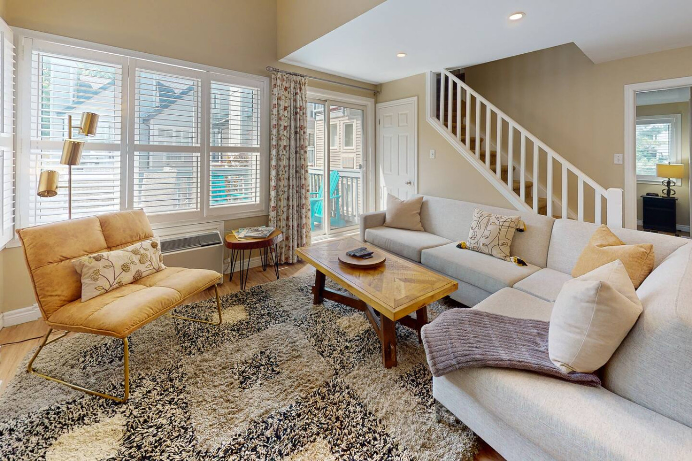 Bright Creekside Condo - Pool, Hot Tub, Tennis! | Photo 6