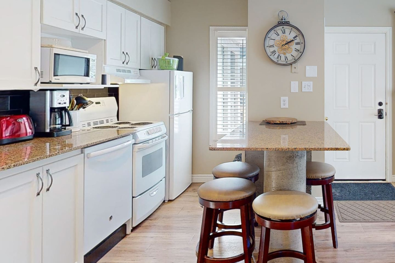 Bright Creekside Condo - Pool, Hot Tub, Tennis! | Photo 11