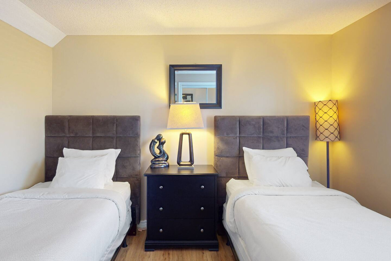 Bright Creekside Condo - Pool, Hot Tub, Tennis! | Photo 16