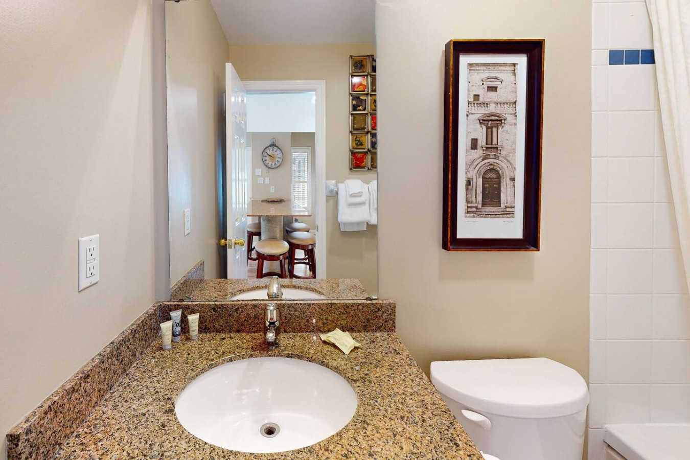 Bright Creekside Condo - Pool, Hot Tub, Tennis! | Photo 17