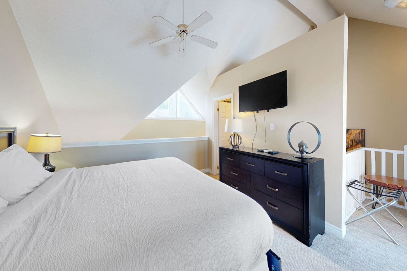 Bright Creekside Condo - Pool, Hot Tub, Tennis! | Photo 13