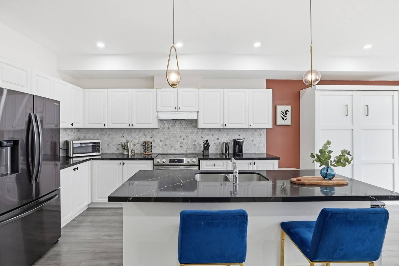Crosswinds Peak: Sleek 3BDR - Mins to BM Village | Photo 12