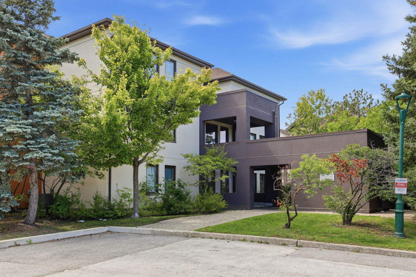 Village Side 3BDR | New Kitchen & Private Patio 41