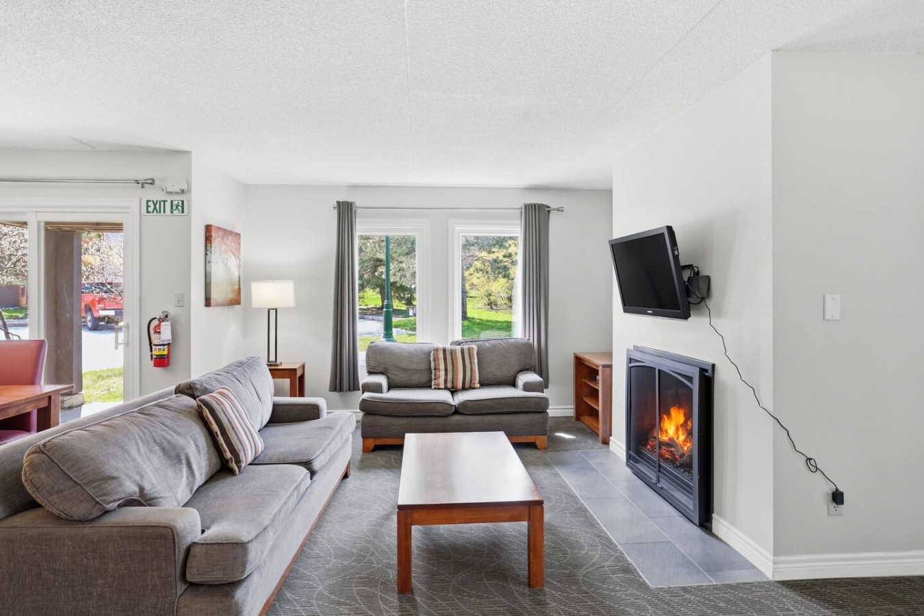 Village Side 3BDR | New Kitchen & Private Patio