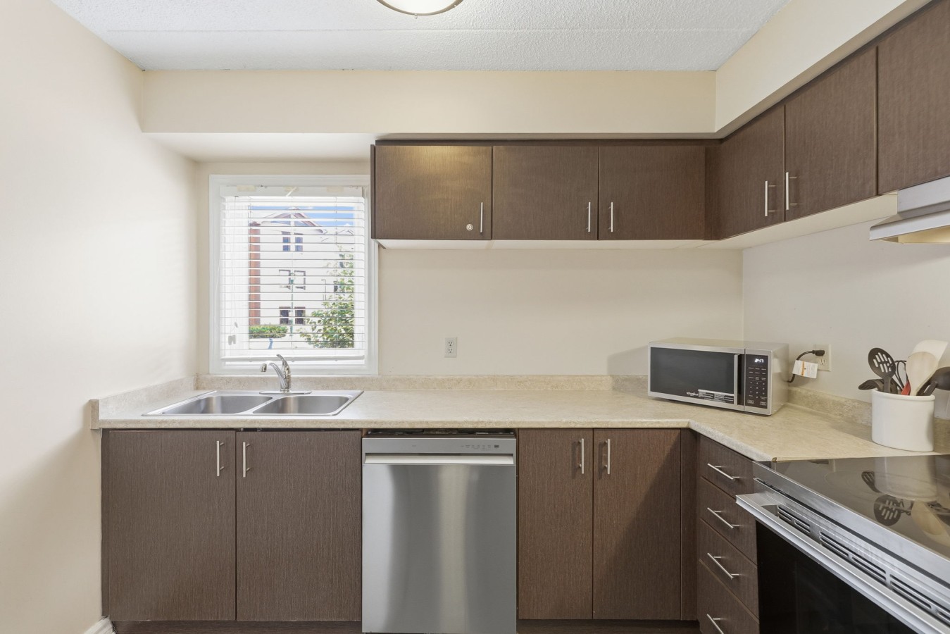 Village Side 3BDR | New Kitchen & Private Patio 16