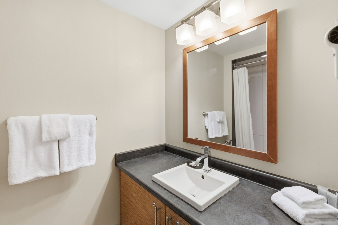 Village Side 3BDR | New Kitchen & Private Patio 32