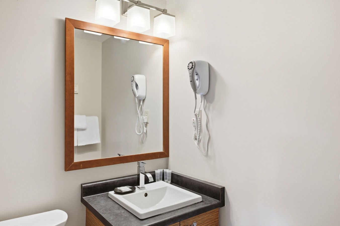 Village Side 3BDR | New Kitchen & Private Patio 27