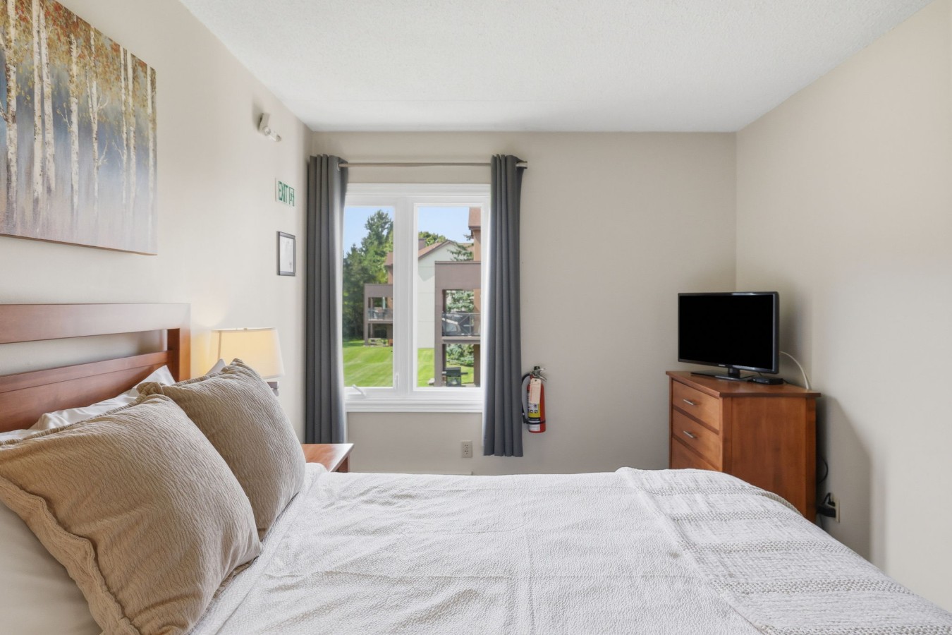 Village Side 3BDR | New Kitchen & Private Patio 23