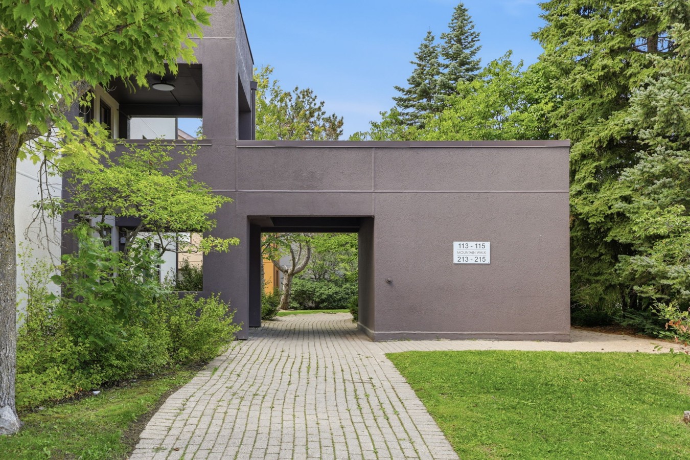 Village Side 3BDR | New Kitchen & Private Patio 40