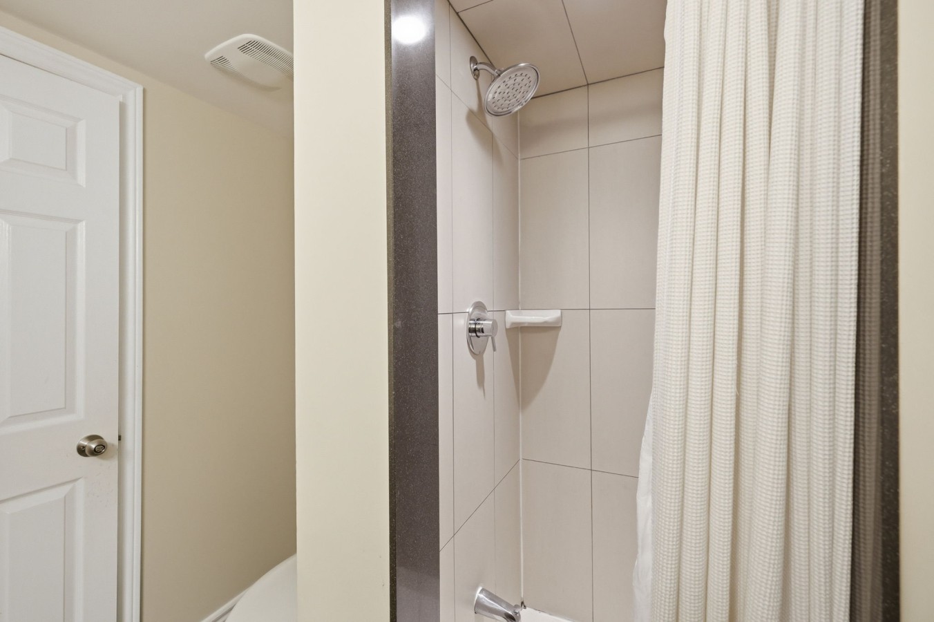 Village Side 3BDR | New Kitchen & Private Patio 33