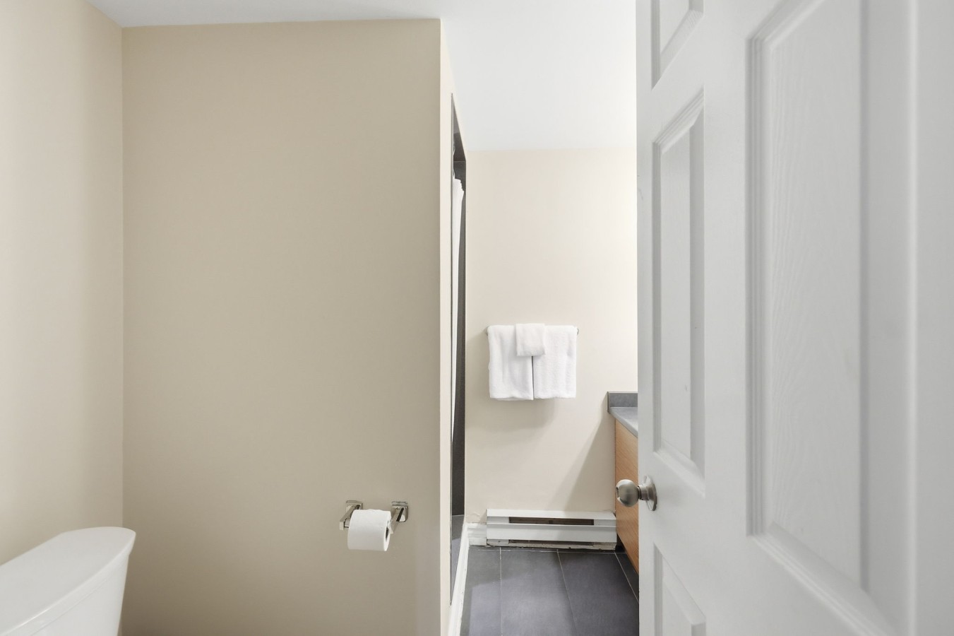 Village Side 3BDR | New Kitchen & Private Patio 31