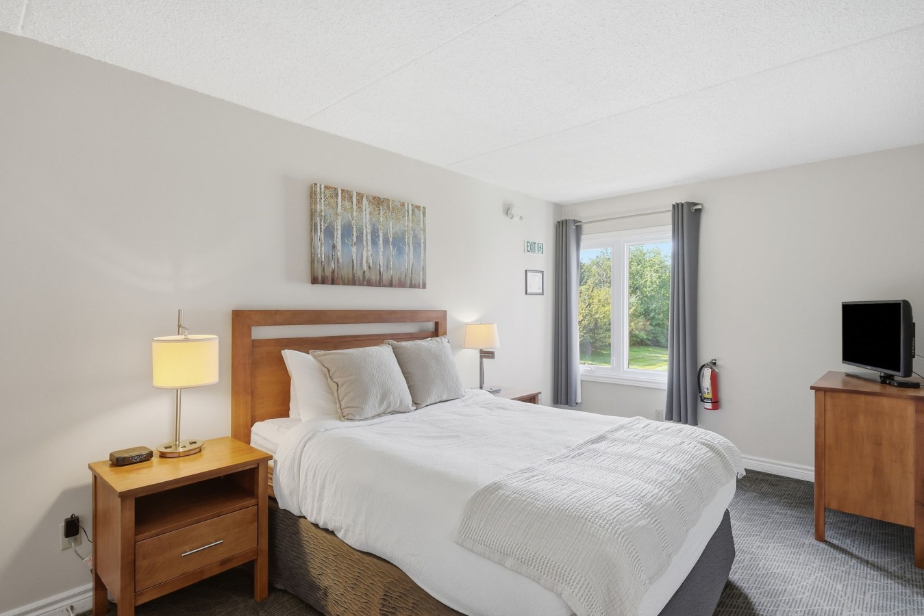 Village Side 3BDR | New Kitchen & Private Patio 3
