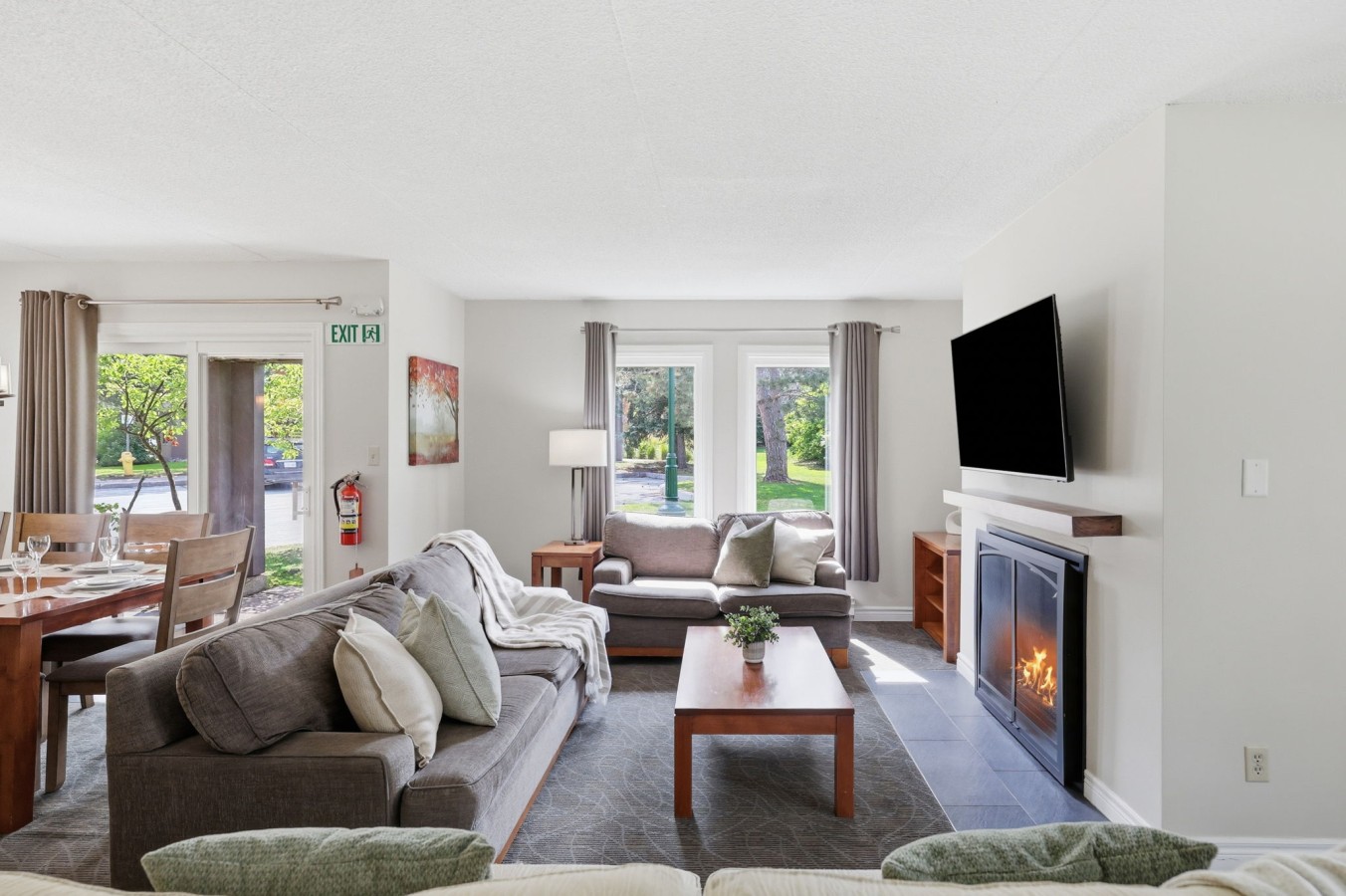Village Side 3BDR | New Kitchen & Private Patio 8
