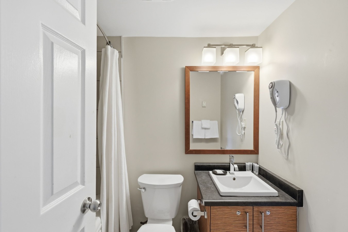 Village Side 3BDR | New Kitchen & Private Patio 26