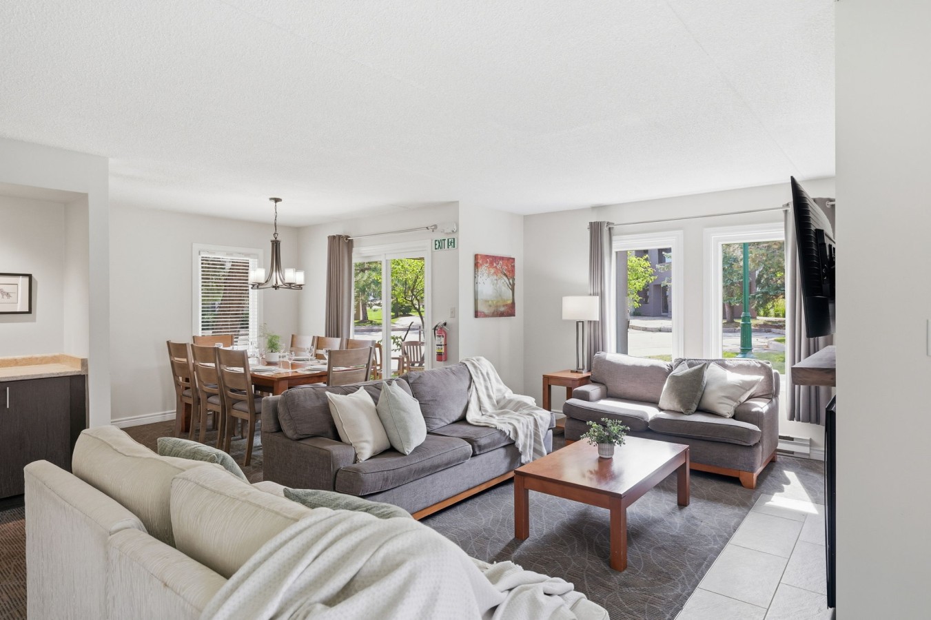 Village Side 3BDR | New Kitchen & Private Patio