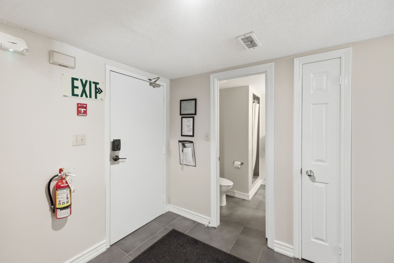 Village Side 3BDR | New Kitchen & Private Patio 37
