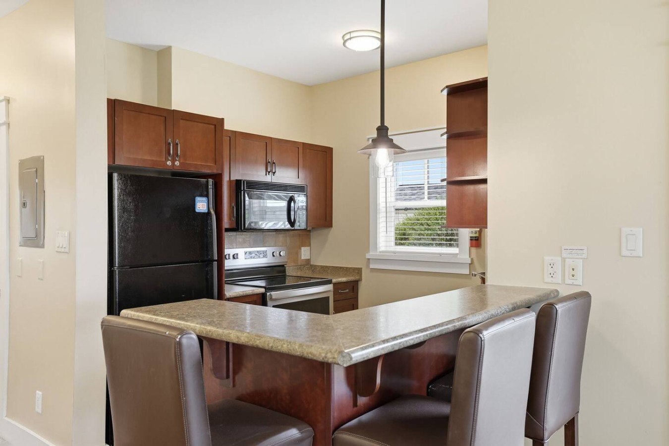 Private End-Unit: Golf Views & Steps to Village | Photo 2