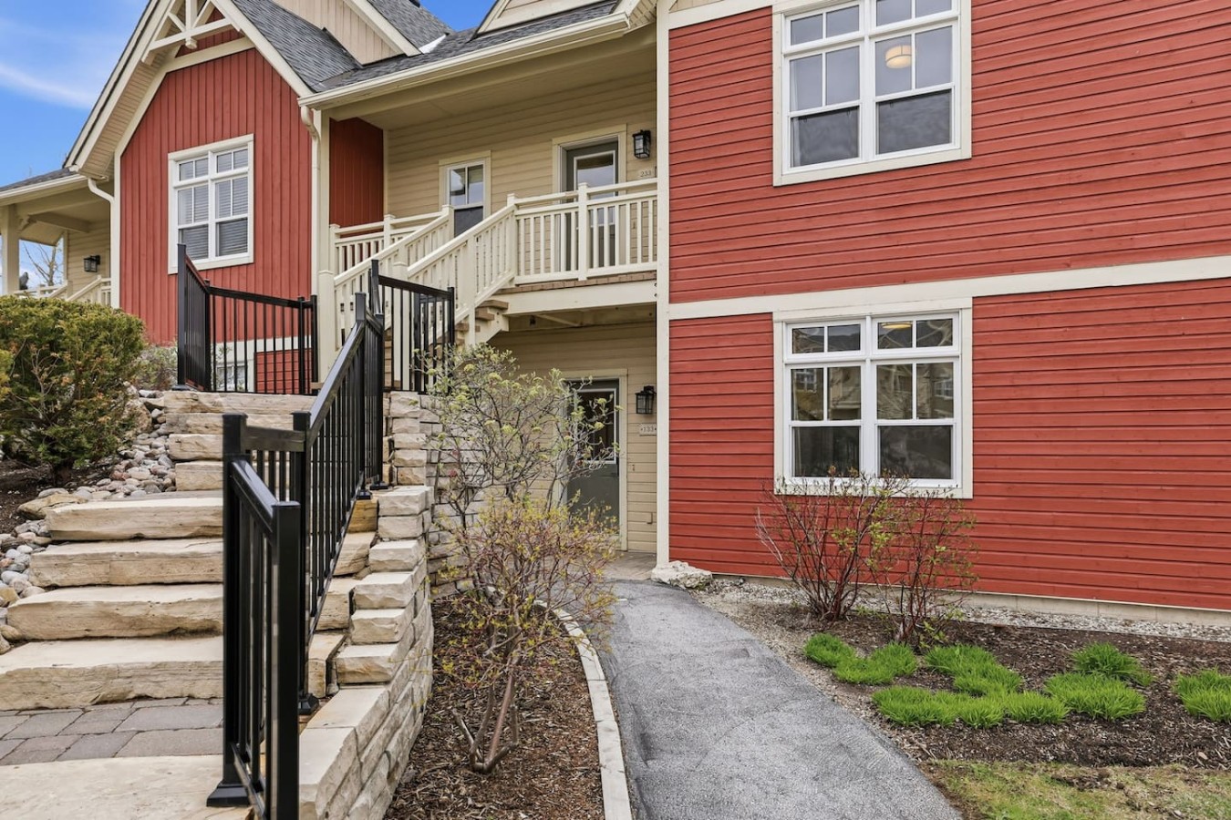 Green-Side Getaway: Steps to Blue Mountain Village | Photo 33