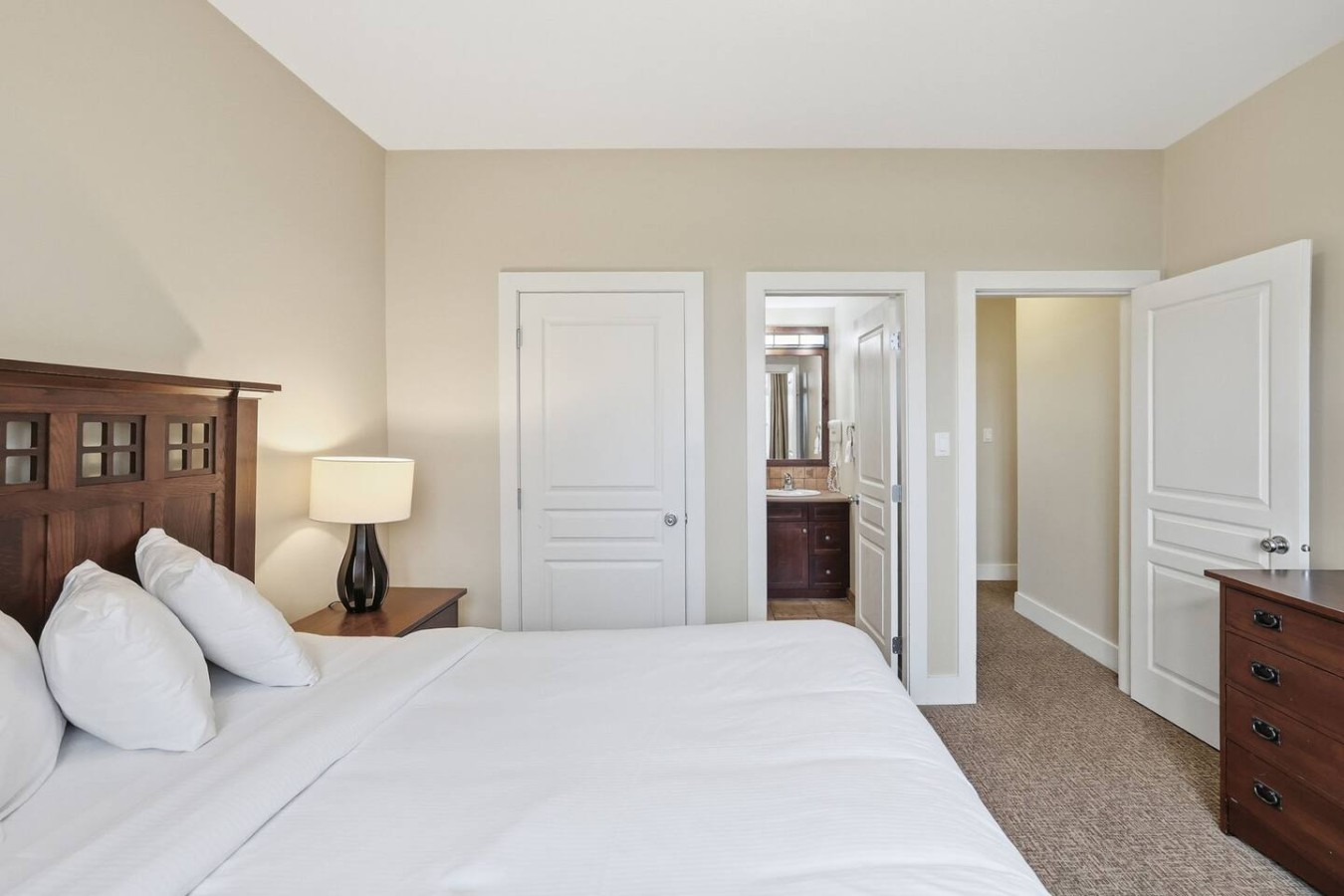 Green-Side Getaway: Steps to Blue Mountain Village | Photo 18
