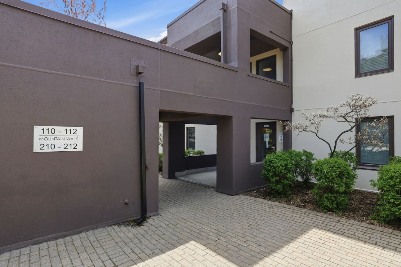 3BDR Blue Mountain Gem | Walk to Village & Ski 37