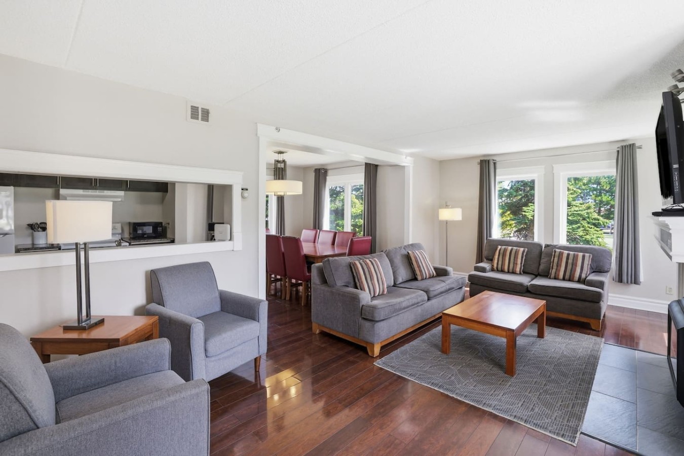 3BDR Blue Mountain Gem | Walk to Village & Ski 10