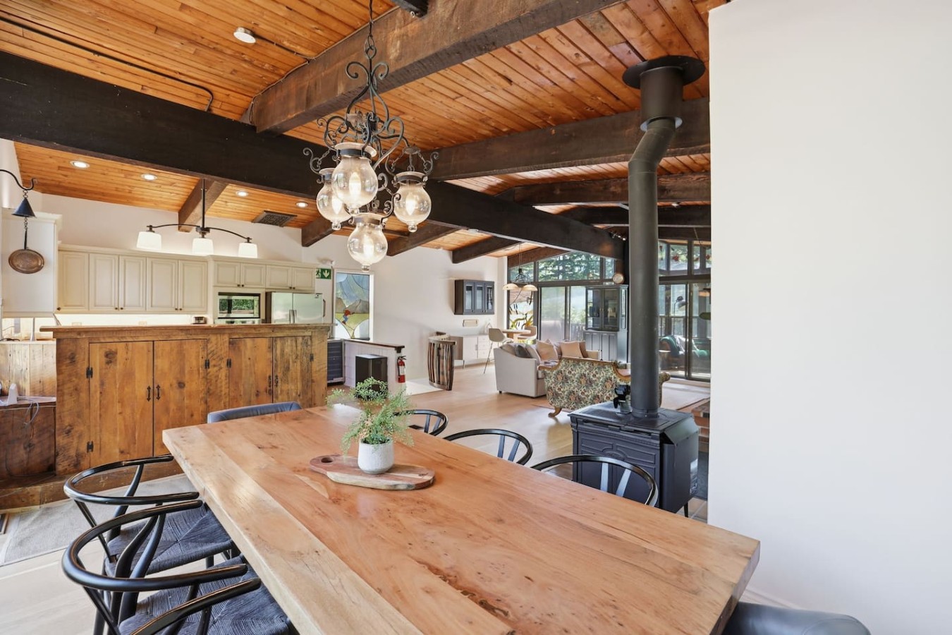 Whispering Pines Lodge | Photo 3