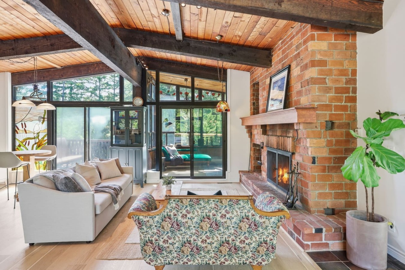 Whispering Pines Lodge | Photo 7