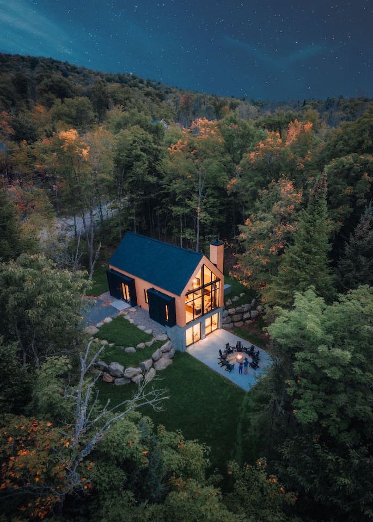 Le Naro Cabin: Forest Escape w/ Hot Tub & Fire Pit