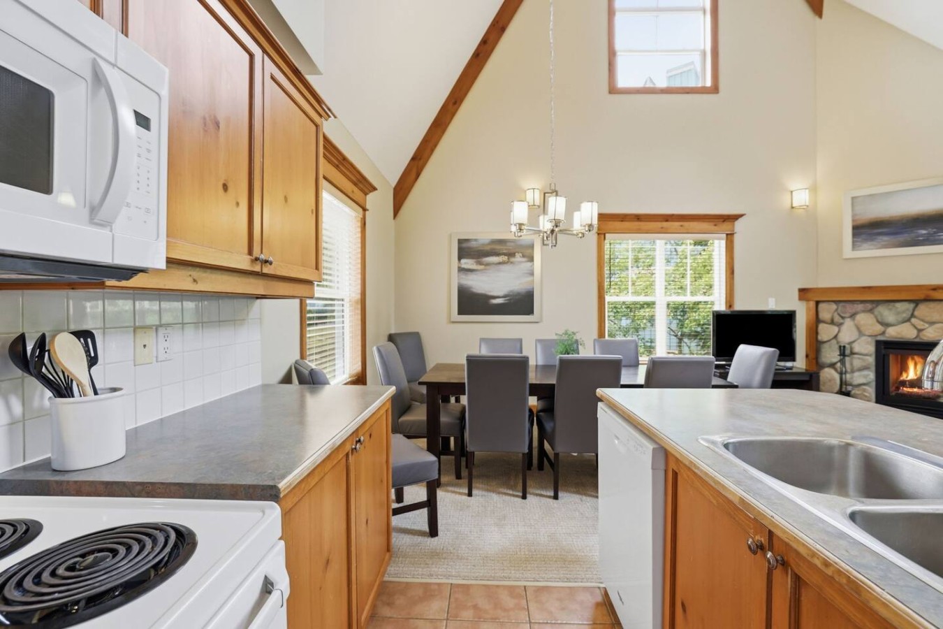 215 Snowbridge with Summer Pool | Photo 13