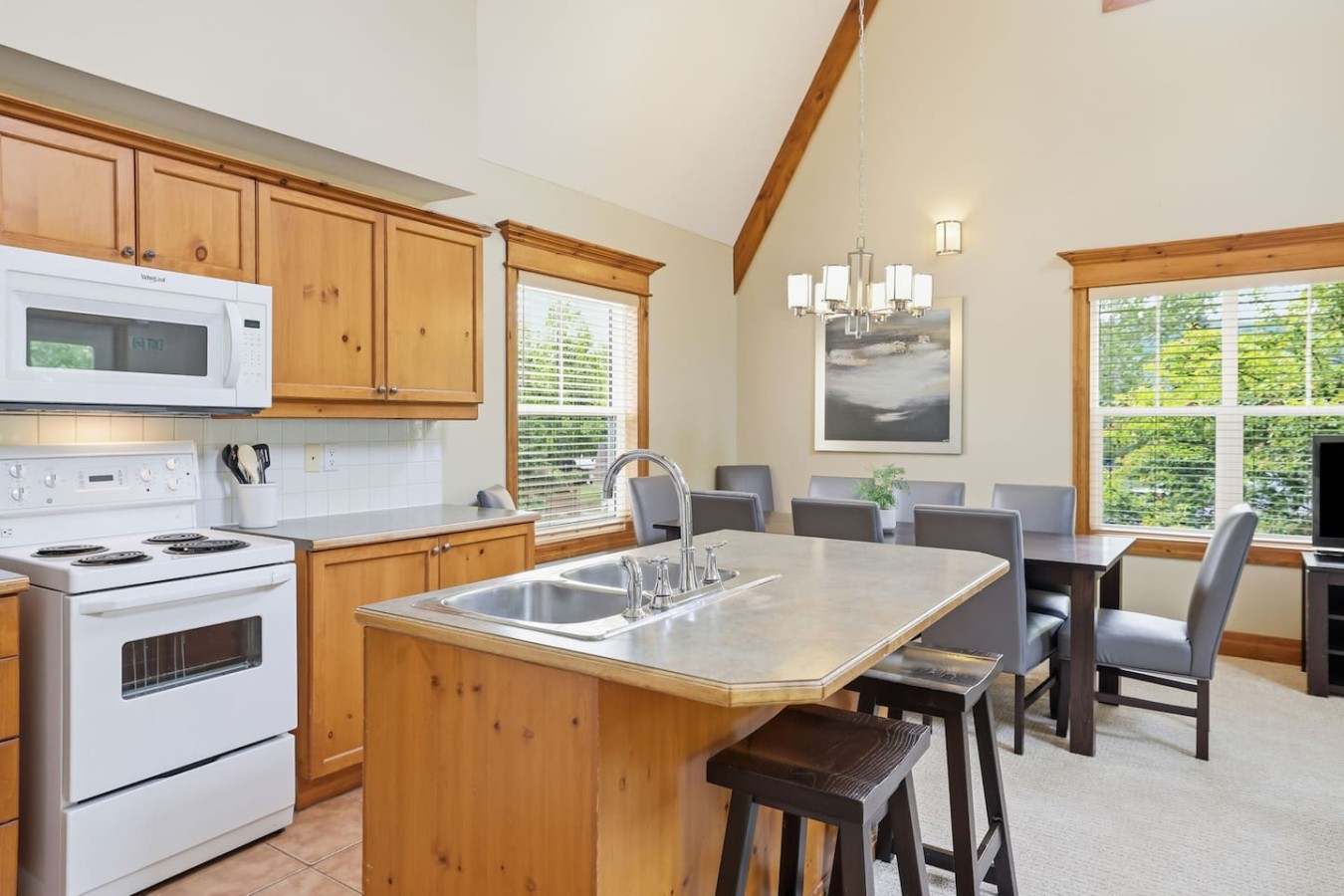 215 Snowbridge with Summer Pool | Photo 14