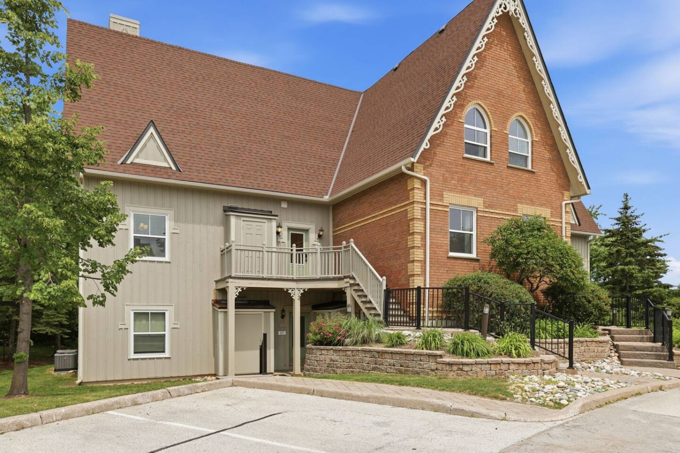 215 Snowbridge with Summer Pool | Photo 46