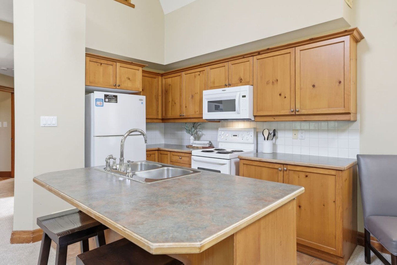 215 Snowbridge with Summer Pool | Photo 15