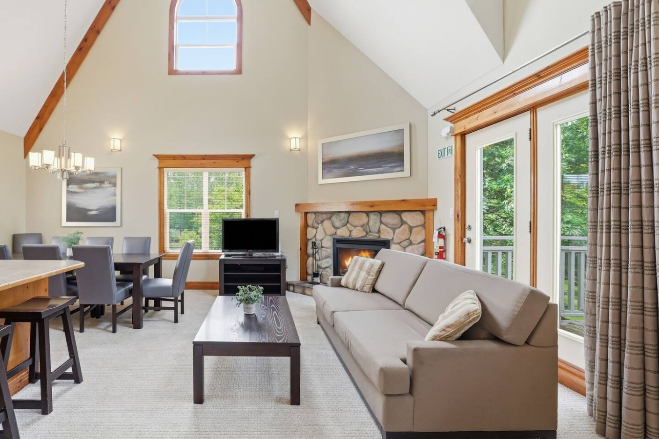 215 Snowbridge with Summer Pool | Photo 6