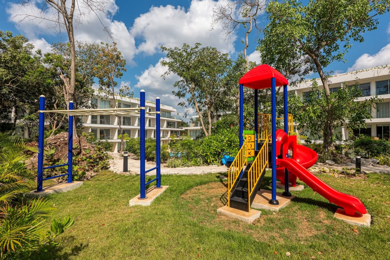 The Leaf | Modern 2BR with Pool & Balcony | Photo 31