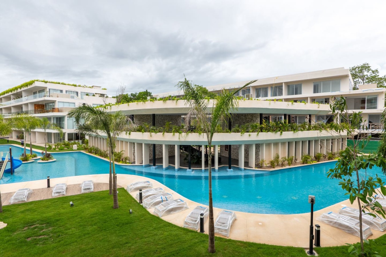 The Leaf | Modern 2BR with Pool & Balcony | Photo 28