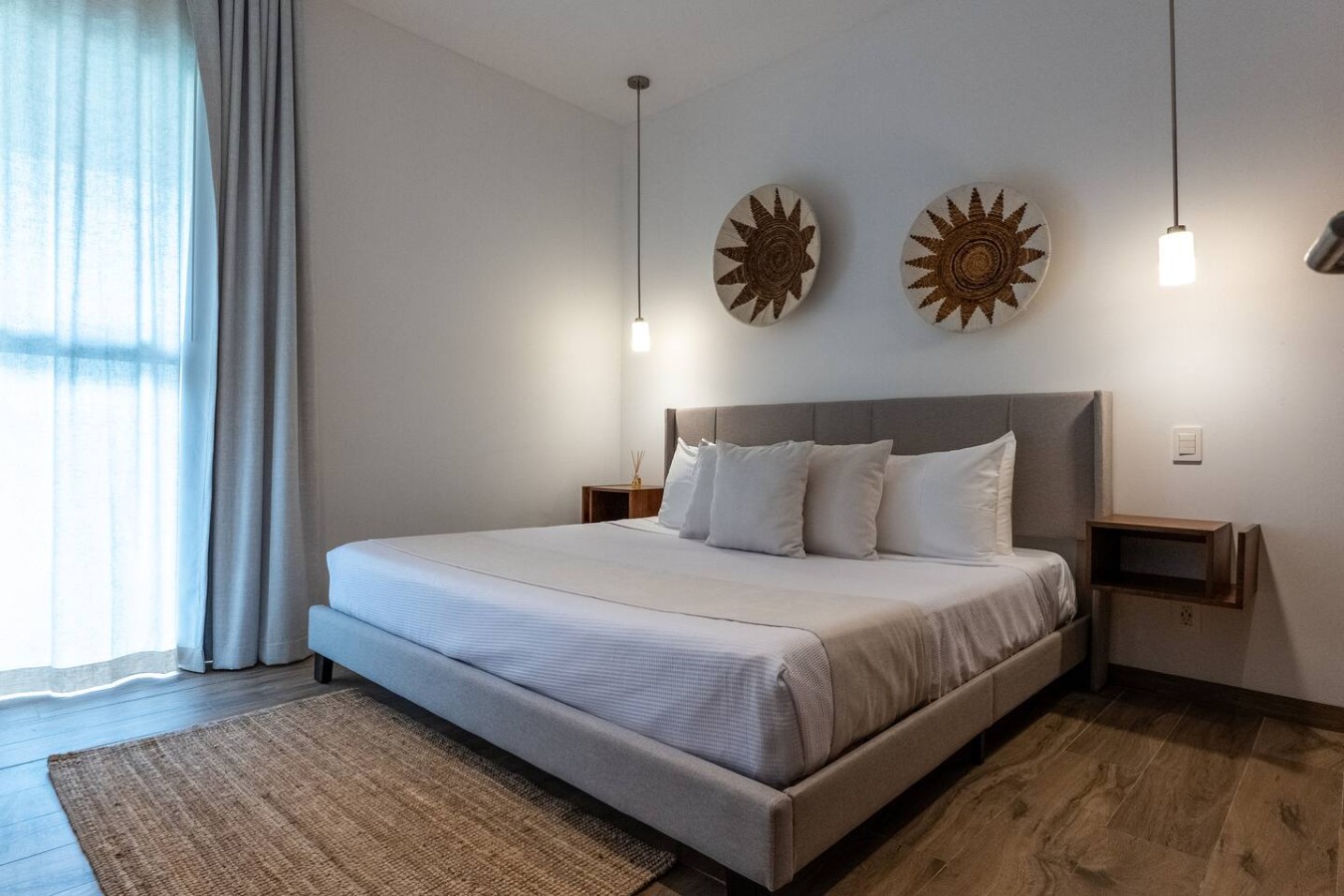 The Leaf | Modern 2BR with Pool & Balcony | Photo 19